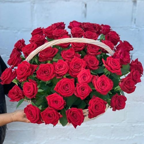 Корзина 51 красная роза - купить с доставкой в интернет-магазине | Флорист Экспресс по Карасуку